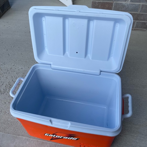 Gatorade Cooler - Picture 3 of 3